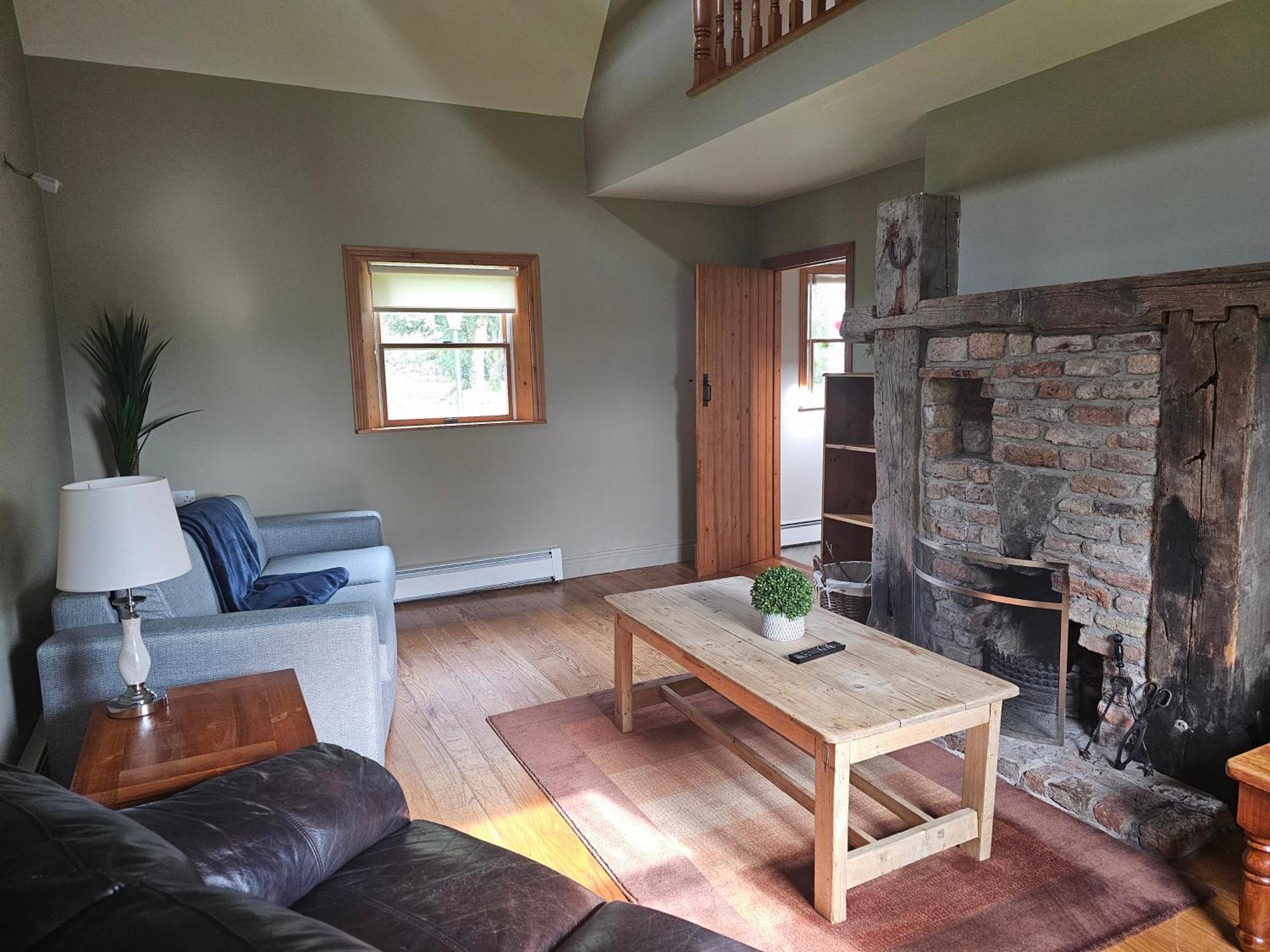 Longford Holiday Red Rose Self Catering Cottage エクステリア 写真