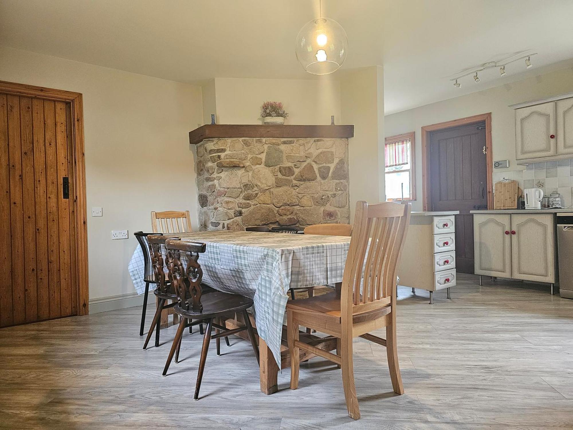 Longford Holiday Red Rose Self Catering Cottage エクステリア 写真